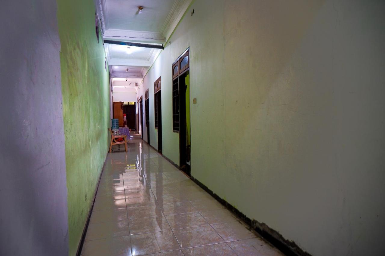 Hotel Oyo 93069 Penginapan Sumber Rizki Surabaya Exterior foto