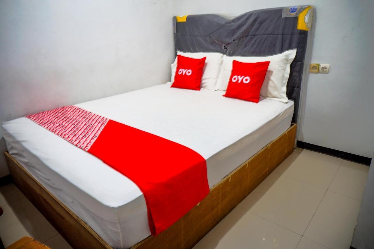 Hotel Oyo 93069 Penginapan Sumber Rizki Surabaya Exterior foto