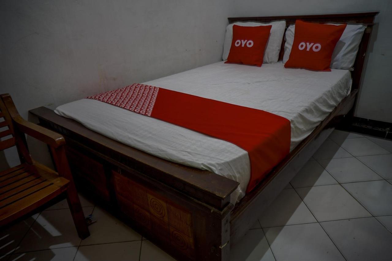 Hotel Oyo 93069 Penginapan Sumber Rizki Surabaya Exterior foto