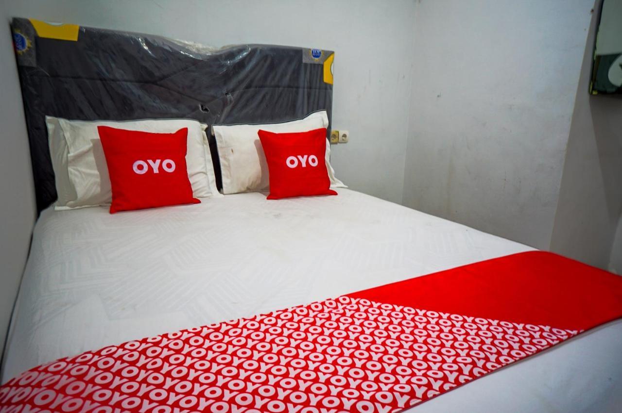 Hotel Oyo 93069 Penginapan Sumber Rizki Surabaya Exterior foto