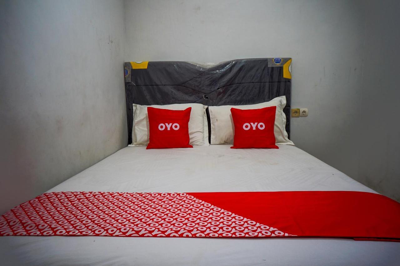 Hotel Oyo 93069 Penginapan Sumber Rizki Surabaya Exterior foto